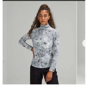 Lululemon Turtleneck w/ Marble Dye Gray & White‎ Top, size 6, like new